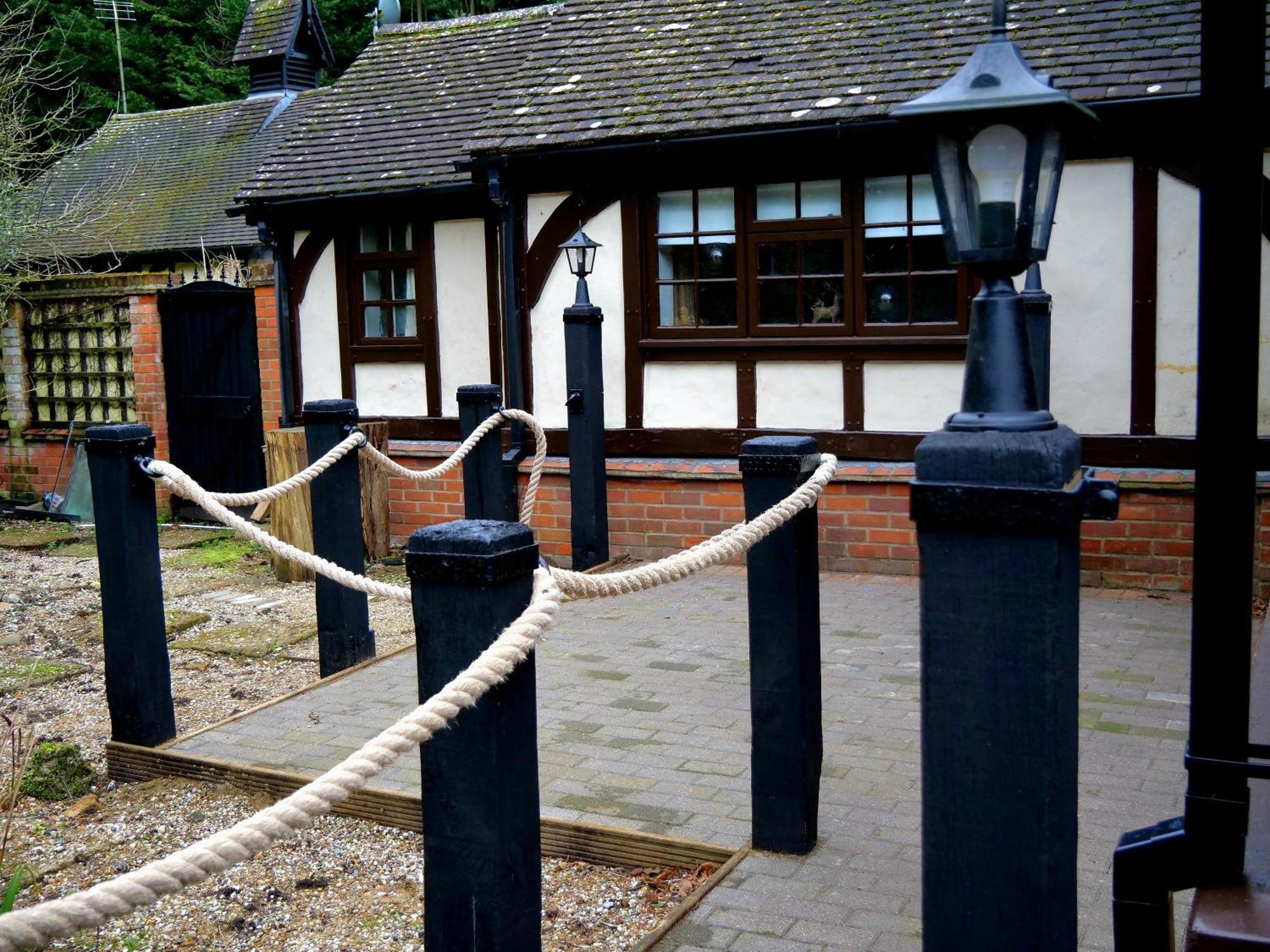 Beautiful Cottage In Brentwood Kelvedon Hatch ภายนอก รูปภาพ